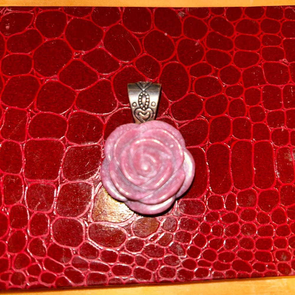 Carolyn Pollack Relios, Sterling 925 carved Rhondonite flower carved rose pend